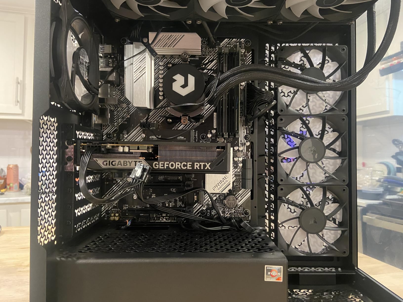 GIGABYTE GeForce RTX 5060 WINDFORCE OC 8G Graphics Card customer photo 2