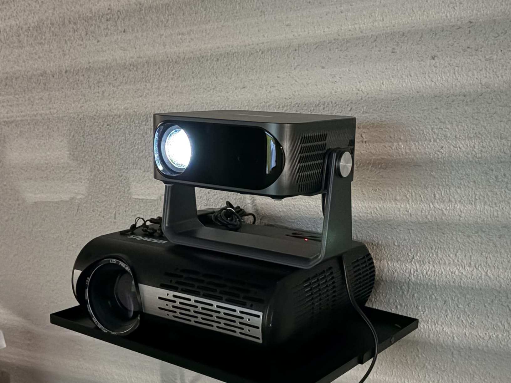 iSinbox Outdoor Projector 4K, Now with Netflix, Auto Focus, 20W Dolby Audio | 2000ANSI, Movie Projector for Outdoor Use, HDR10+, AirPlay, Outdoor Movie Projector for Bedroom/Home Theater/Ceiling/Camping customer photo 2