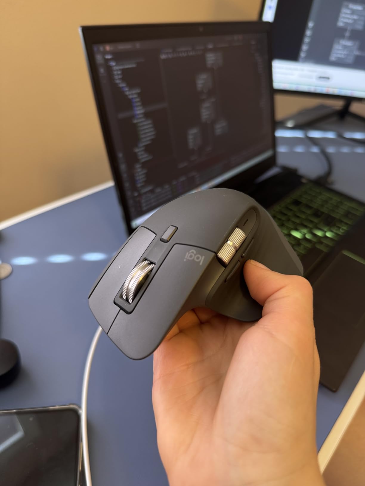 Logitech MX Master 3S Bluetooth Wireless Mouse No Receiver - Graphite | MagSpeed Scrolling, 8K DPI tracking, Quiet clicks, Programmable buttons, Bluetooth, Windows PC, Mac, Linux, Chrome customer photo 1