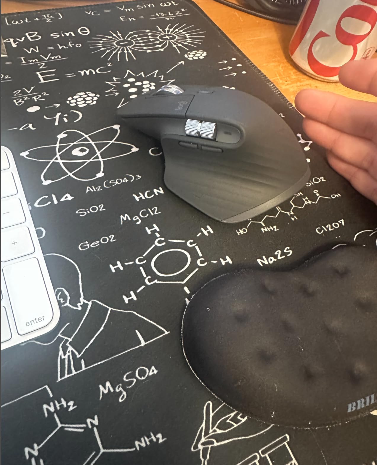 Logitech MX Master 3S Bluetooth Wireless Mouse No Receiver - Graphite | MagSpeed Scrolling, 8K DPI tracking, Quiet clicks, Programmable buttons, Bluetooth, Windows PC, Mac, Linux, Chrome customer photo 2