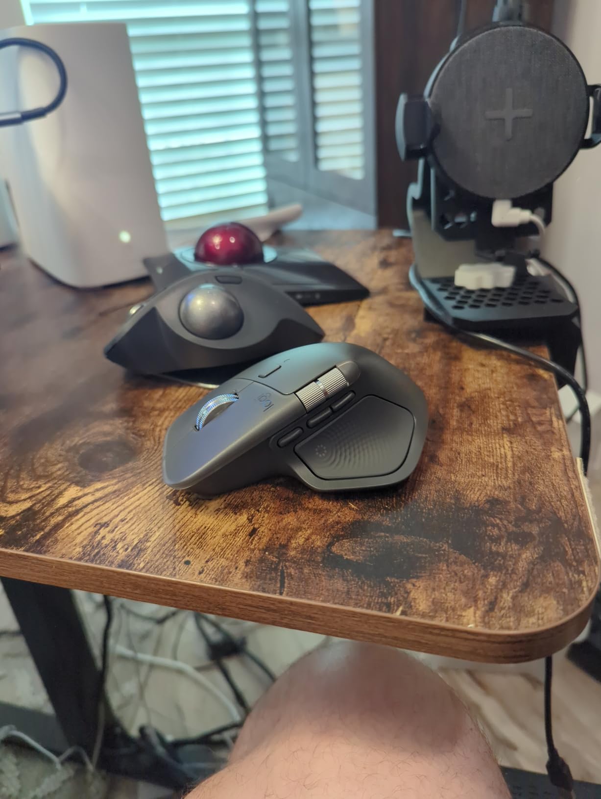 Logitech MX Master 4 Ergonomic Wireless Mouse with Haptics - Graphite | Advanced performance haptic feedback, Ultra-Fast Scrolling, 8K DPI Any-surface, Quiet Clicks, Wireless, USB-C, Windows/MacOS customer photo 2