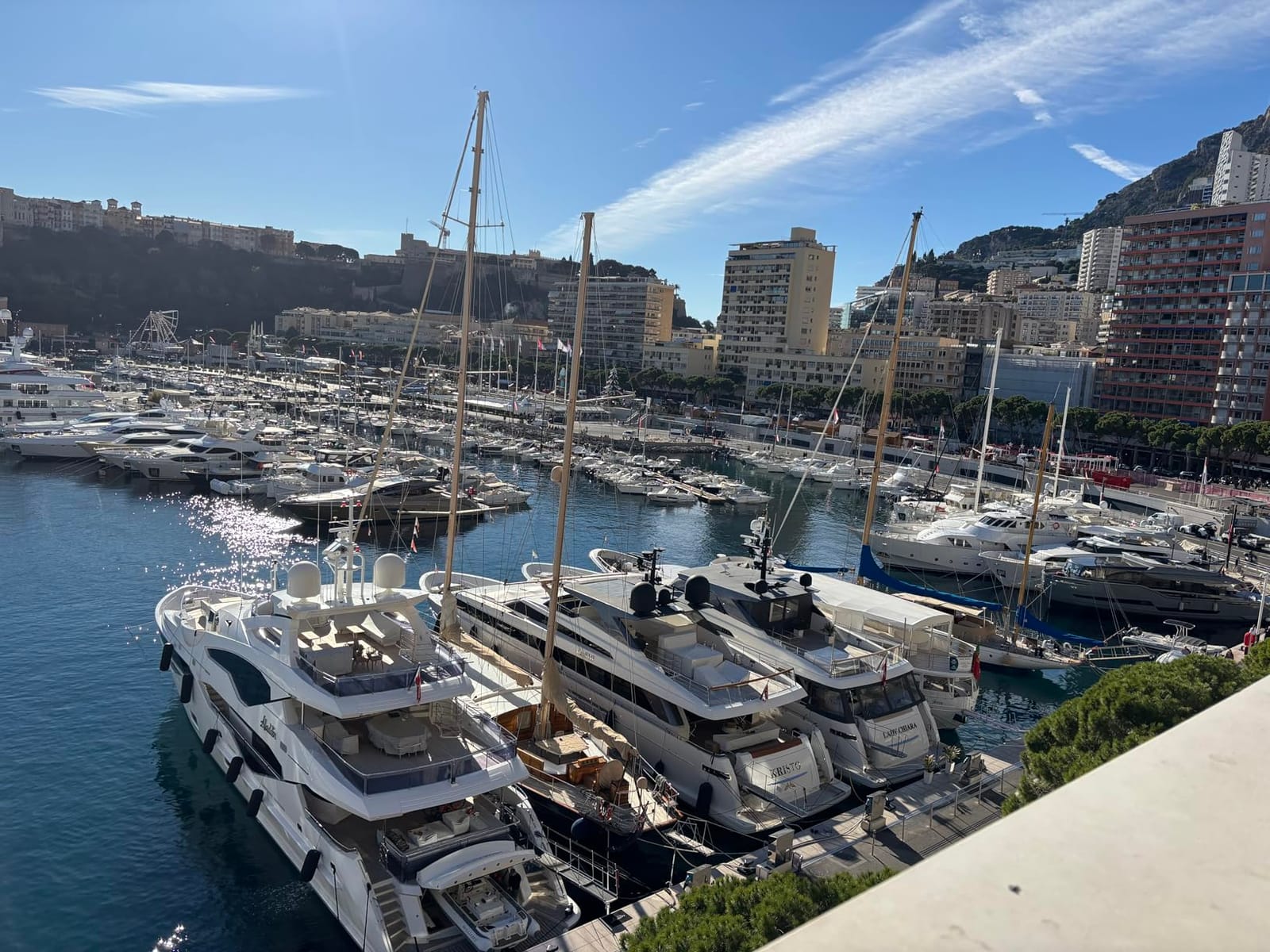 Canon EOS R100 Mirrorless Camera with RF-S 18-45mm Lens Bundle - 24.1MP APS-C Full HD Video Dual Pixel AF + 64GB Memory Card + Camera Bag customer photo 1