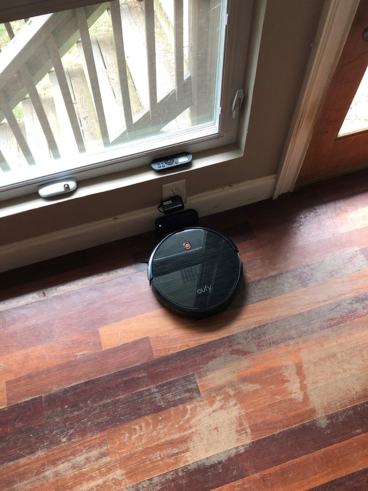 eufy E25 Robot Vacuum and Mop Combo customer photo 2