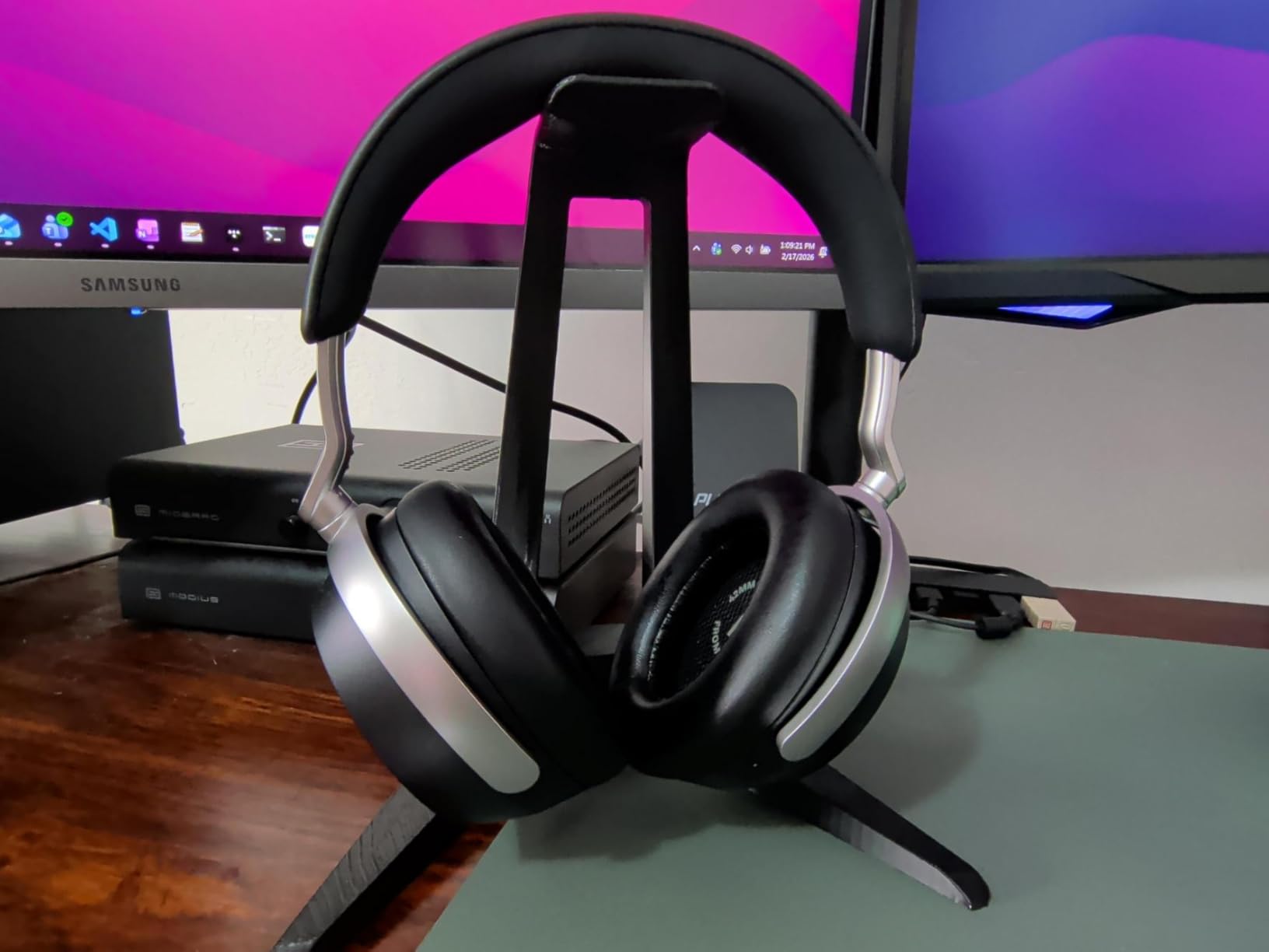 Sennheiser HDB 630 Wireless Audiophile Headphones with Incl. Hi-Res Dongle | Included BTD 700 for high resolution audio, parametric EQ in-app and crossfeed function. customer photo 1