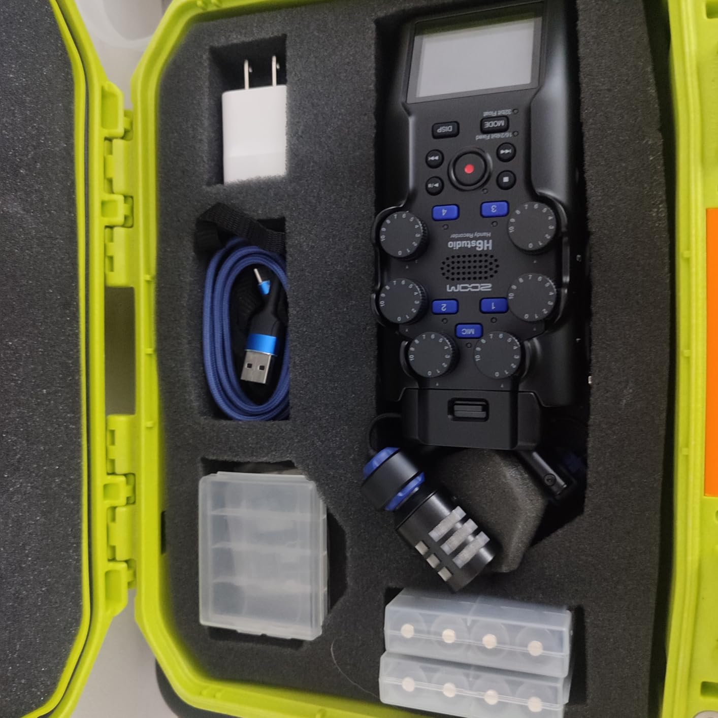 Zoom H6 Studio Handy Recorder for Filmmakers & Musicians | Clip-Free Audio with 32-Bit Float, 8 Tracks, Gain Knobs, F-Series Preamps, Large X/Y Mics, 4 XLR/TRS Inputs, USB Interface customer photo 1