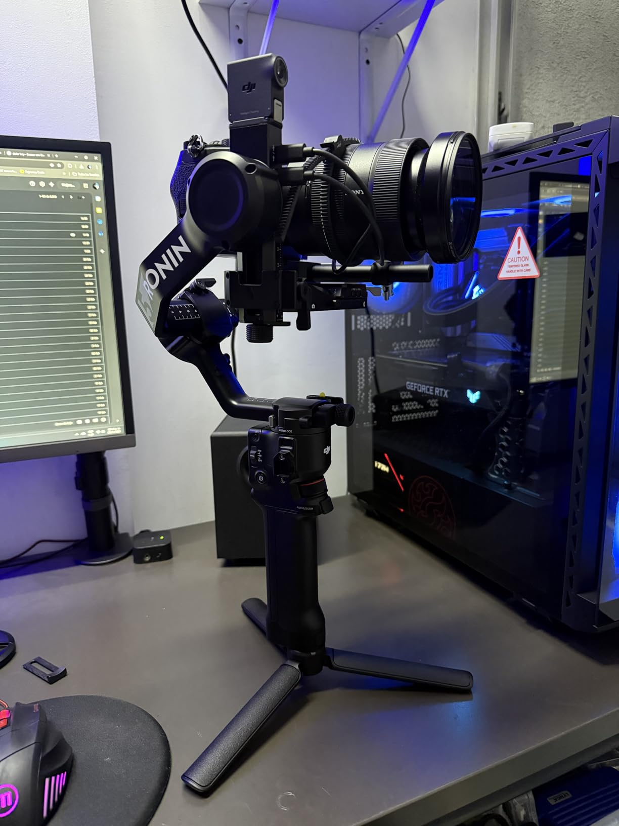 DJI RS 5, Gimbal Stabilizer for Camera, Canon/Sony/Nikon/Fujifilm | Fine-Tuning Knobs, 2nd-Gen Automated Axis Locks, Quick-Open Tripod, Z-Axis Indicator customer photo 1