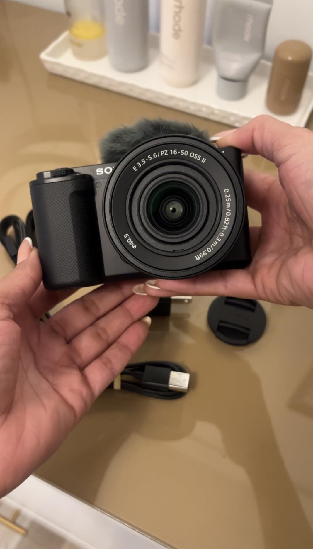 Sony ZV-E10 APS-C Mirrorless Camera with 16-50mm Lens Black | 24.2MP APS-C, UHD 4k30p, 3.0 Side Flip-Out Touchscreen, 16-50mm OSS II Kit Lens, 425-Point AF customer photo 1