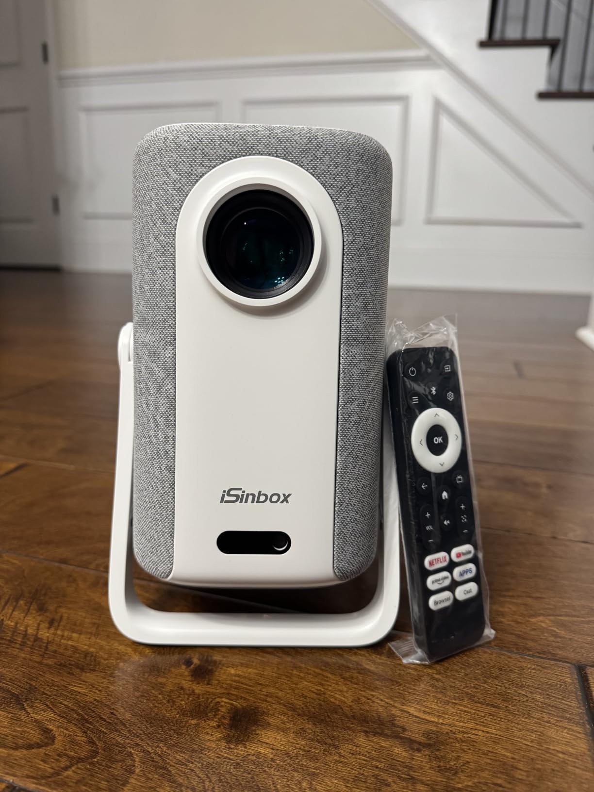 iSinbox Short Throw Projector 4K, Now with Netflix, Auto Focus, 40W Dolby customer photo 2