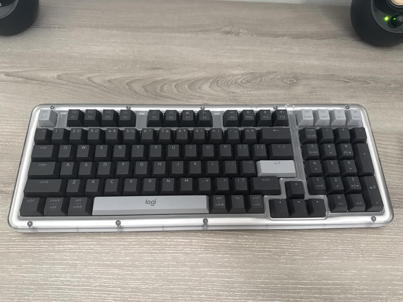 Logitech Alto Keys K98M Wireless Mechanical Gasket Keyboard - Graphite | Customizable, clicky, vibration absorbing gasket, white backlit keys, Bluetooth, USB-C charging, for PC, Mac, Laptops customer photo 1