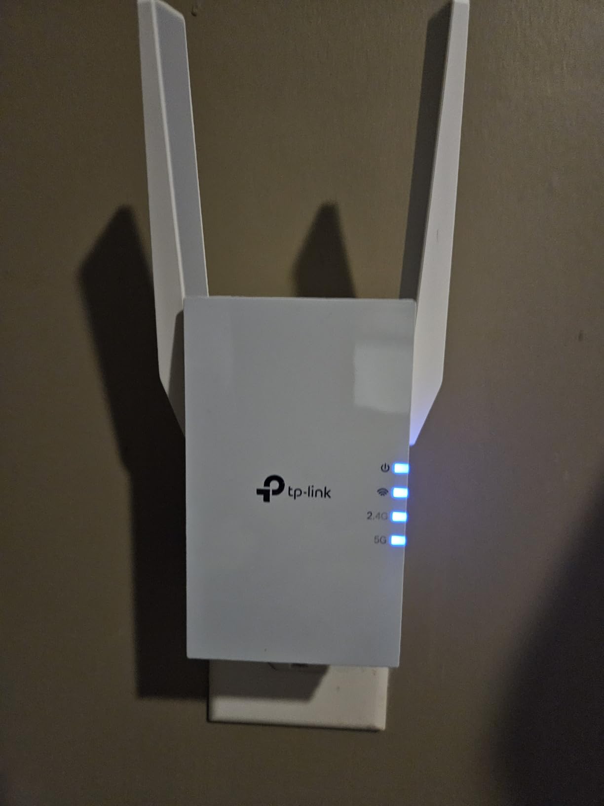 TP-Link RE515X AX1500 WiFi 6 Range Extender w/Ethernet Port | 1.5G Dual-Band Wireless Repeater Amplifier | Up to 1800 Sq. Ft., 64 Devices | Internet Signal Booster | APP Setup | EasyMesh Compatible customer photo 1