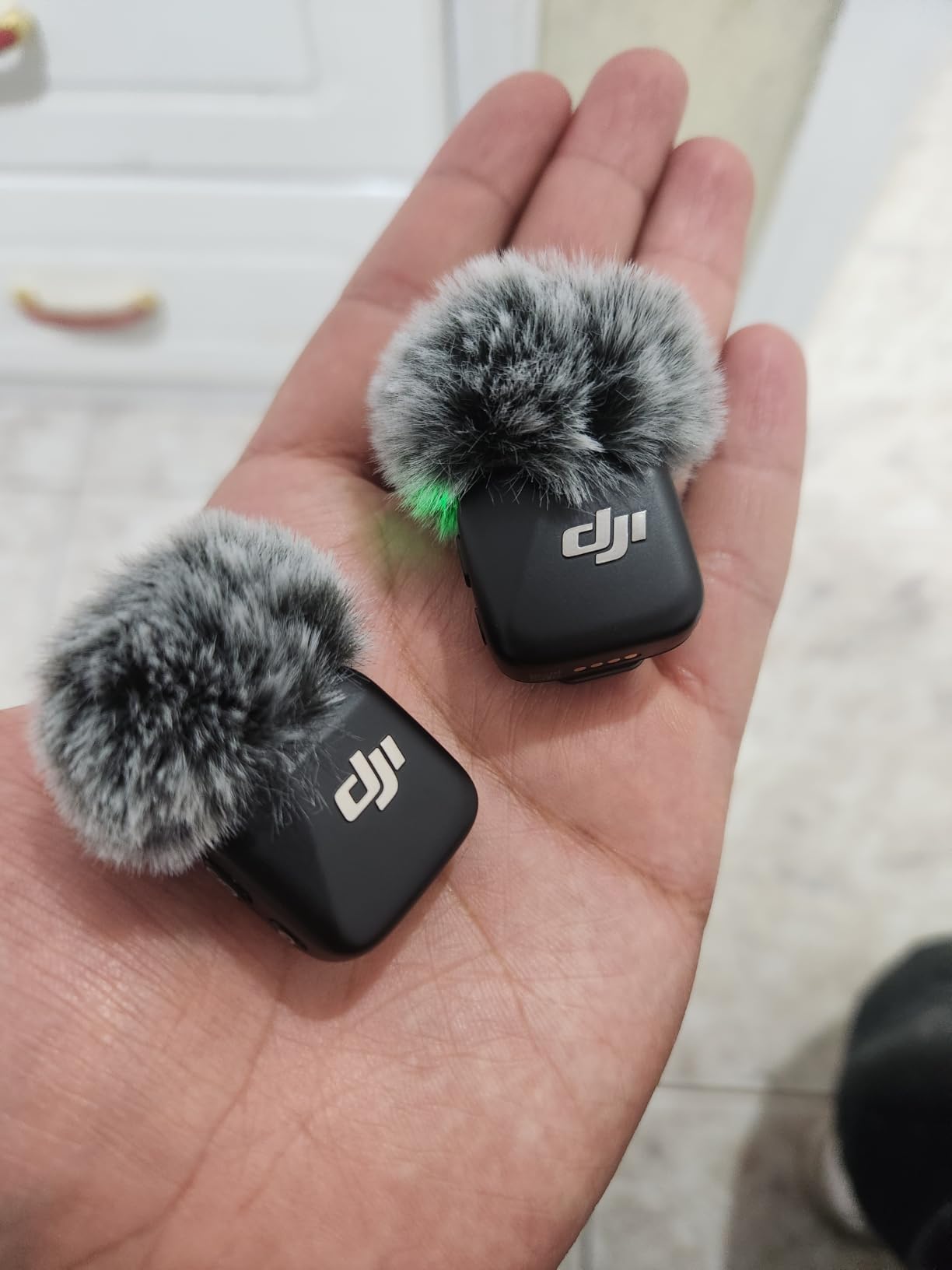 DJI Mic Mini (2 TX + 1 Mobile RX), Ultralight, Active Noise Cancelling | Wireless Lavalier Microphone for iPhone 17/16/15 & Android/PC/Tablet, Plug-and-Play, 300m Transmission, Youtube, Vlog customer photo 1