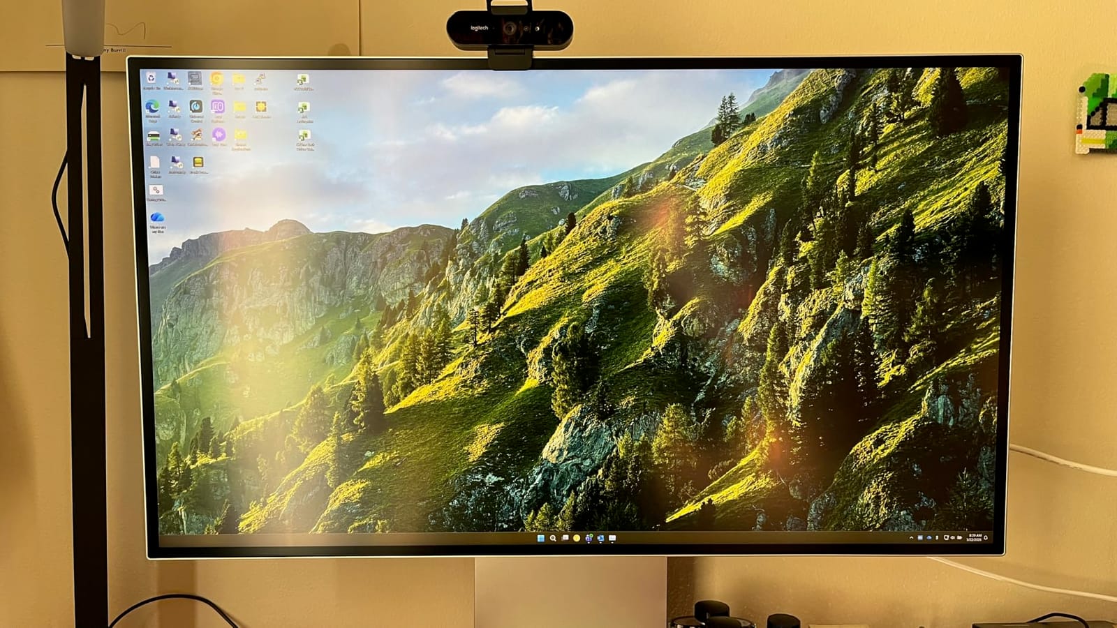 LG 32U990A-S 32-Inch Ultrafine 6K (6144 x 3456) Nano IPS Black Thunderbolt 5 Professional Monitor, 60Hz, DisplayHDR 600, Speakers, HDMI 2.1, DisplayPort 2.1, USB-C, Tilt/Height/Pivot Stand, Silver customer photo 1