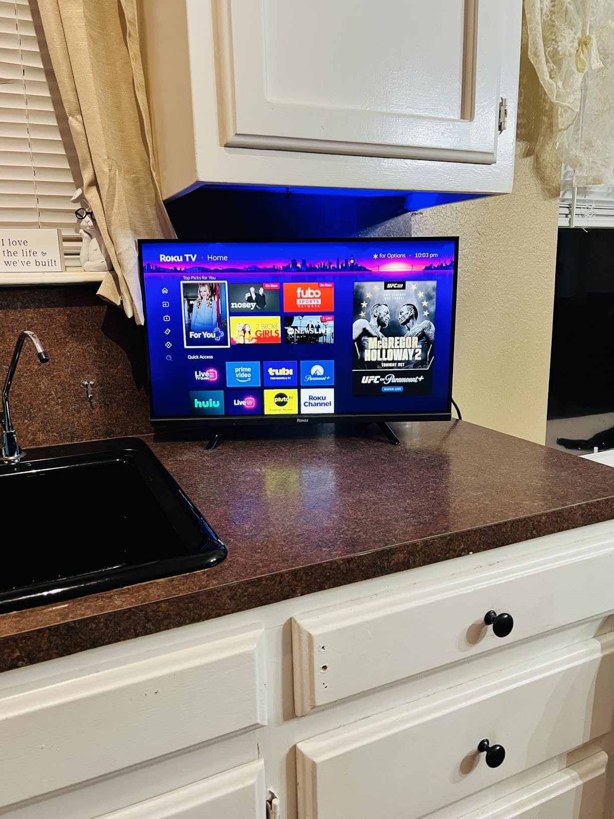 Roku 24-Inch Select Series Smart TV 2026-720p HD TV - RokuTV | Flat Screen LED Television with Voice Remote, Wi-Fi & Bluetooth Headphone Mode - Streaming Live Local News Sports & Movies customer photo 1