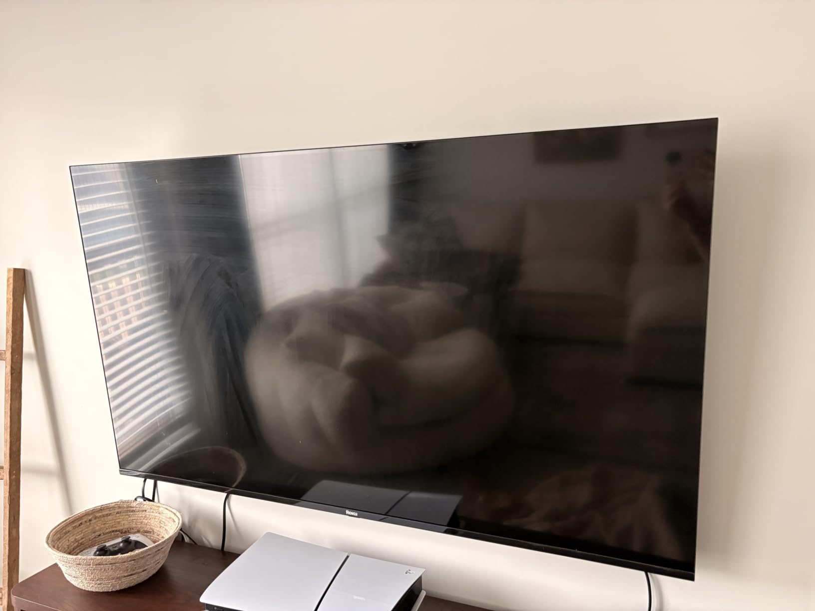 Roku 65-Inch Select Series Smart TV 2026-4K QLED TV - Roku TV | Flat Screen QLED Television with Voice Remote, Wi-Fi & Bluetooth Headphone Mode customer photo 1