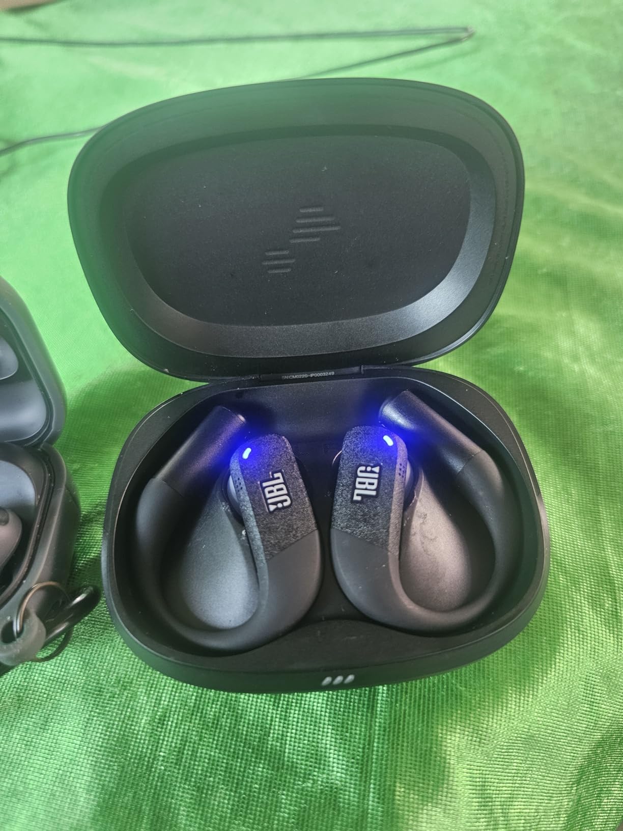 JBL Endurance Peak 4 - Cancelling Sport Earbuds - Black/Grey | Adaptive Noise Cancelling with Smart Ambient, IP68 water and dust proof, Secure fit with TwistLock design customer photo 1