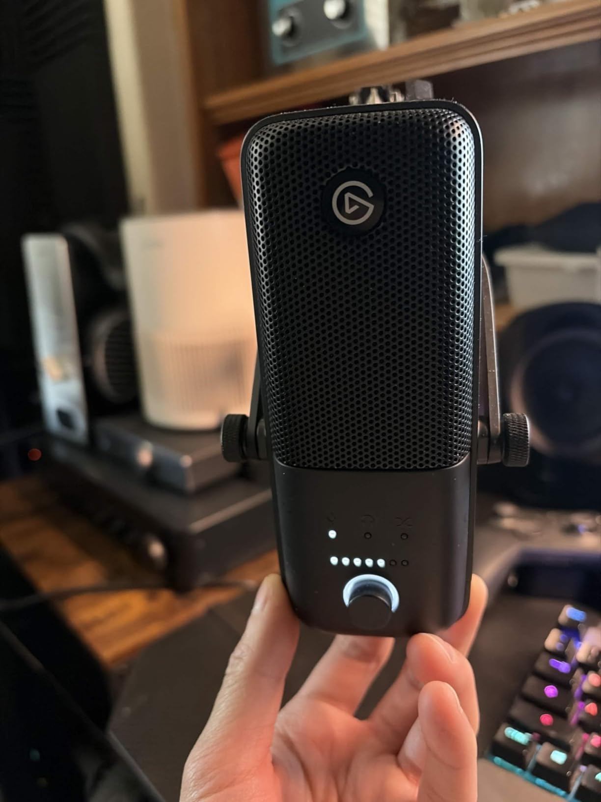 Elgato Wave:3 MK.2 USB Condenser Microphone, DSP Effects | ClipGuard 2.0 protection, Auto Gain calibration, Onboard voice enhancer, compressor, EQ, Multifunction dial, USB-C customer photo 1