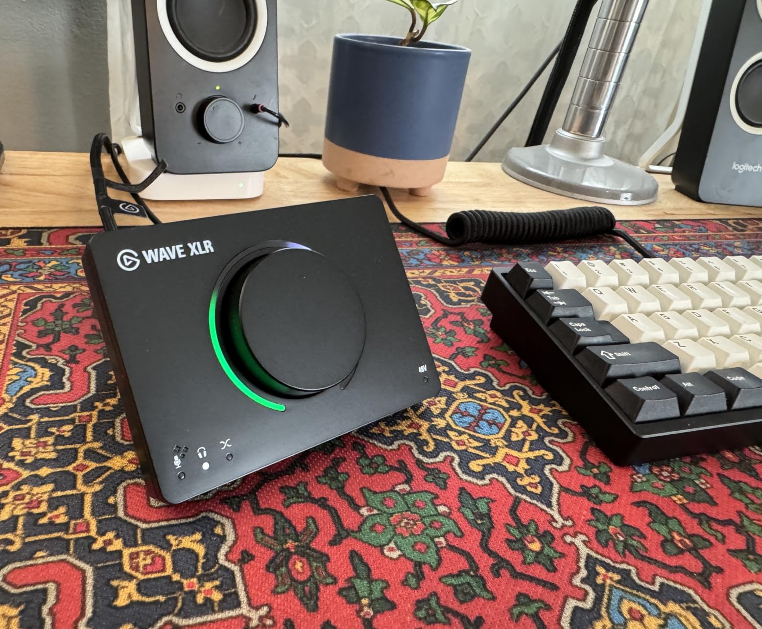 Elgato Wave XLR MK.2 USB Audio Interface and DSP Mixer | 80dB gain, Onboard voice effects, LED level feedback, Touch mute, Ultra-low-latency monitoring, Works with Stream Deck customer photo 2