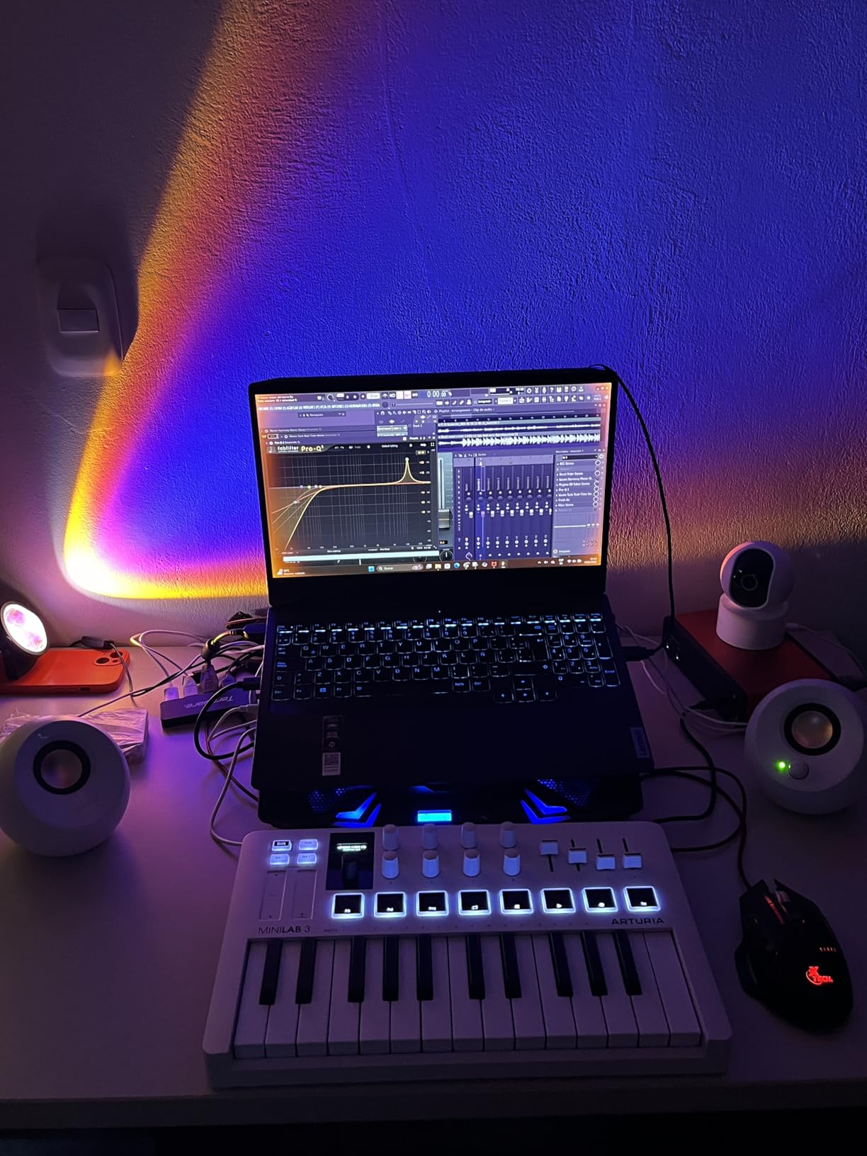 Arturia MiniLab 3-25 Key USB MIDI Keyboard Controller With 8 Multi-Color Drum Pads, 8 Knobs and Music Production Software Included, Rose Quartz customer photo 1