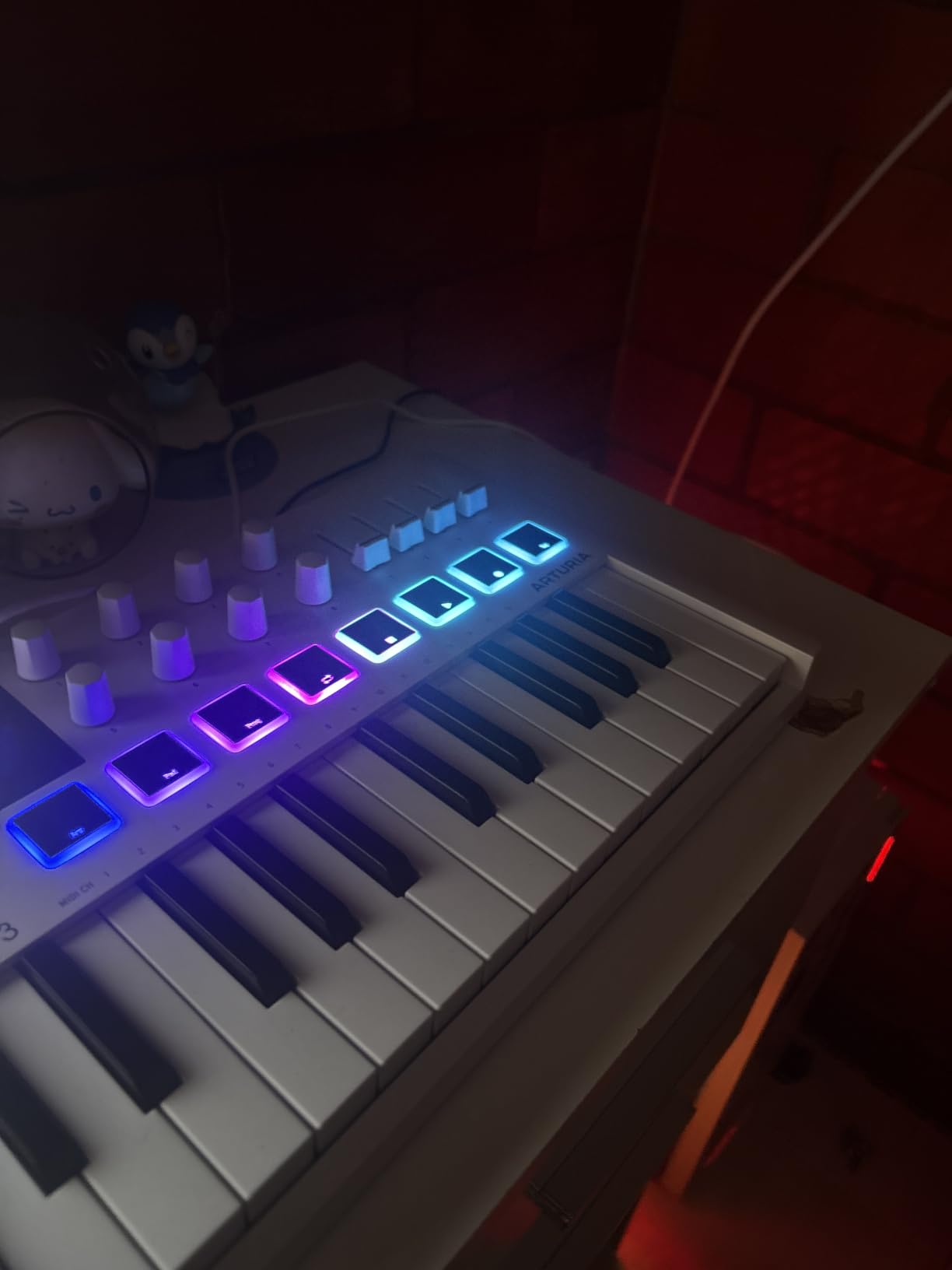 Arturia MiniLab 3-25 Key USB MIDI Keyboard Controller With 8 Multi-Color Drum Pads, 8 Knobs and Music Production Software Included, Rose Quartz customer photo 2