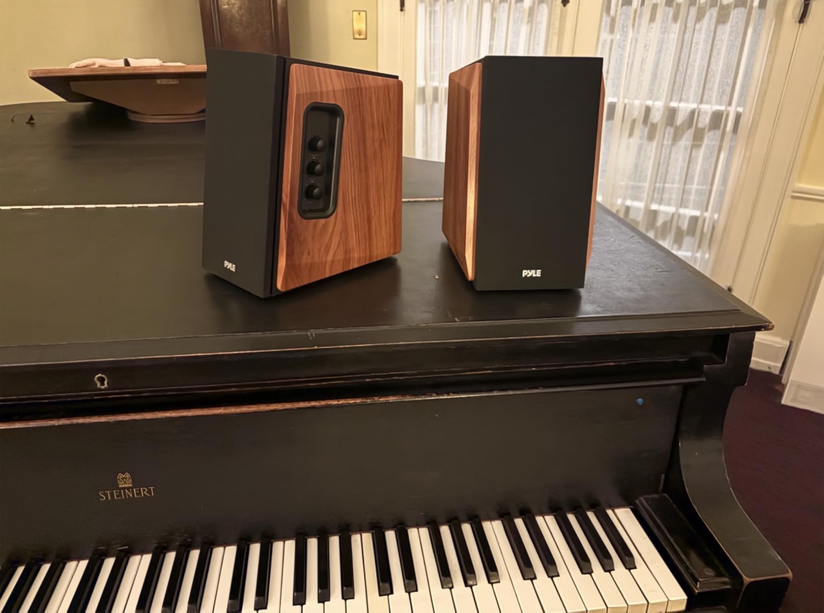 Pyle Powered Bookshelf Speaker System with Bluetooth, 80W Active Stereo Speakers, Bass Reflex Natural Wood Cabinet, Hi Def ARC, Optical, Coax, Subwoofer Out, for Entertainment, Studio (Pair) customer photo 1