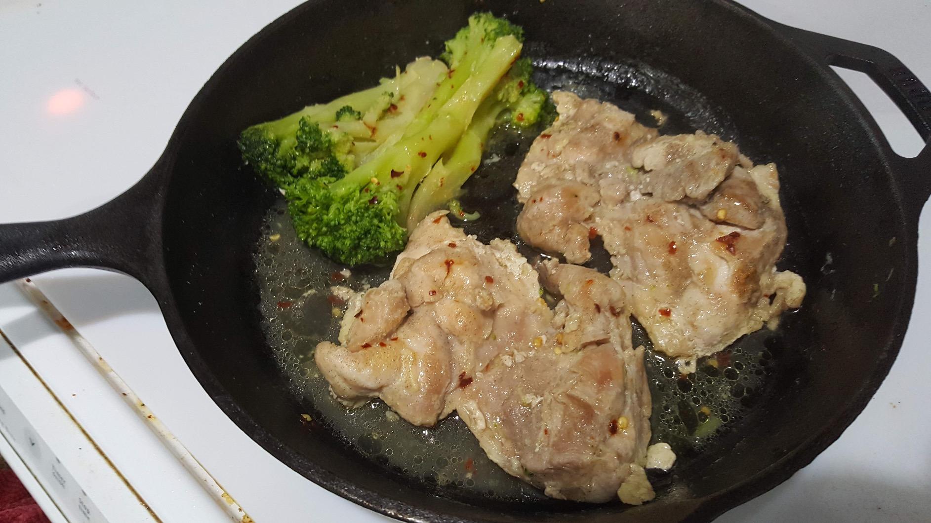 Lodge Pre-Seasoned Cast Iron Skillet, PFAS-Free, 12 Inches customer photo 2