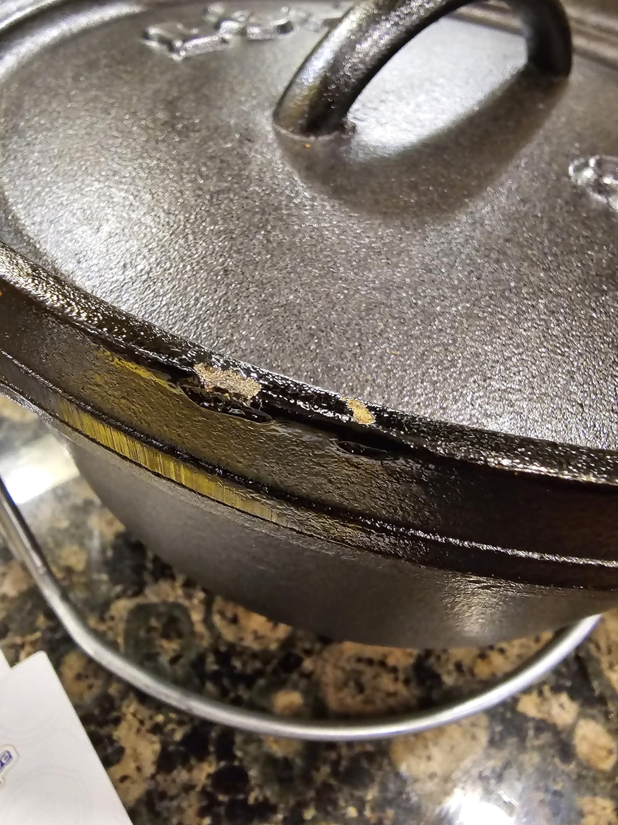 Lodge Pre-Seasoned Cast Iron Deep Camp Dutch Oven with Lid, 8 Quart customer photo 1