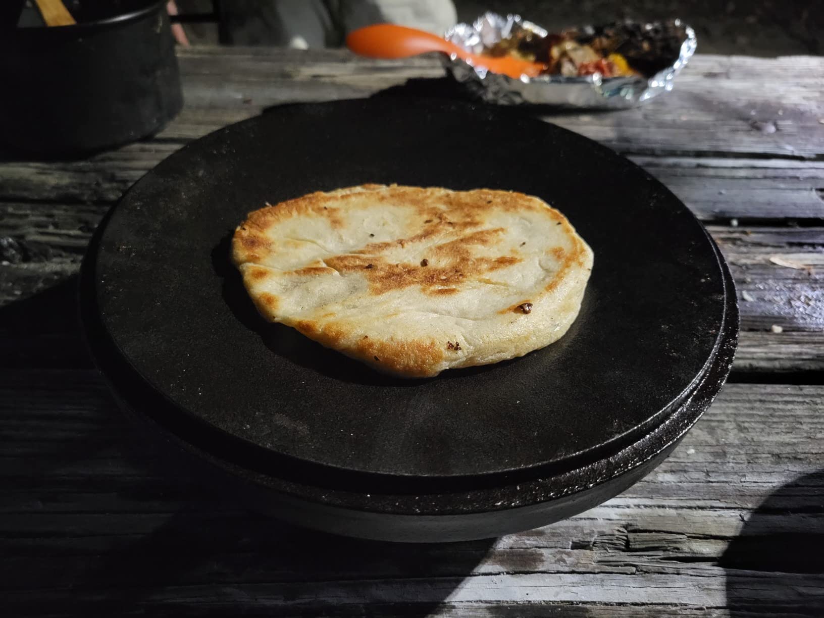 Lodge Pre-Seasoned Cast Iron Deep Camp Dutch Oven with Lid, 8 Quart customer photo 2