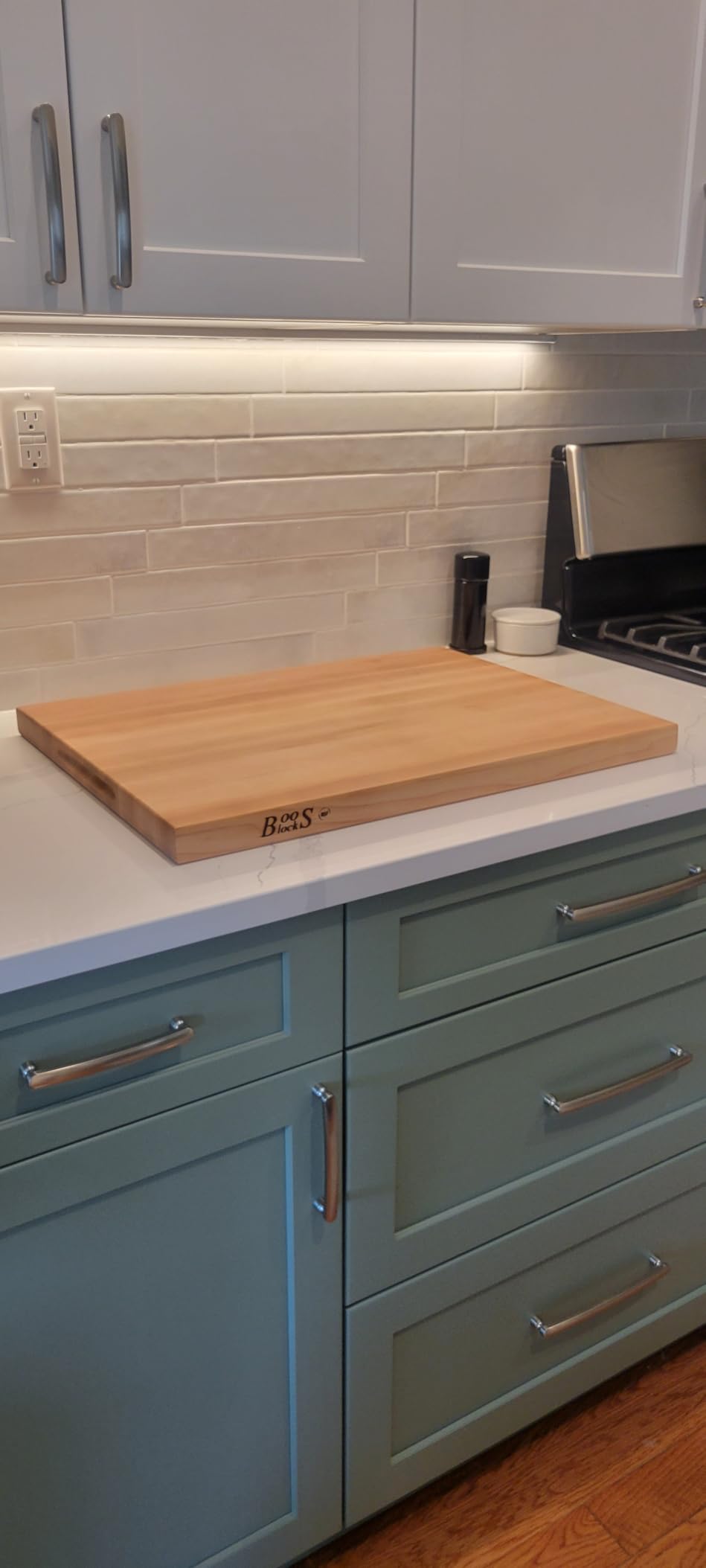 John Boos R-Board Series Rectangular Wooden Maple Cutting Board 20”x15” – 1.5” Thick, 12-lb Reversible Butcher Block with Edge-Grain & Finger Grips – Made in the USA customer photo 2