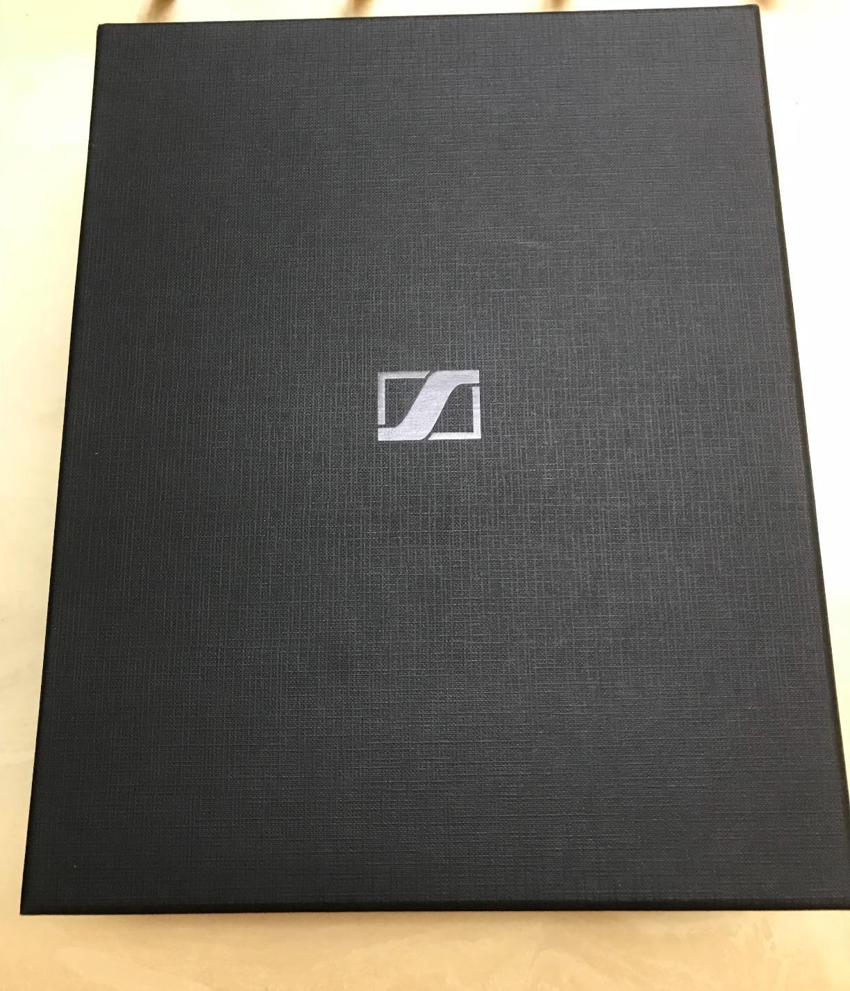 Sennheiser HD 650 Audiophile Hi-Res Open Back Dynamic Headphone customer photo 2