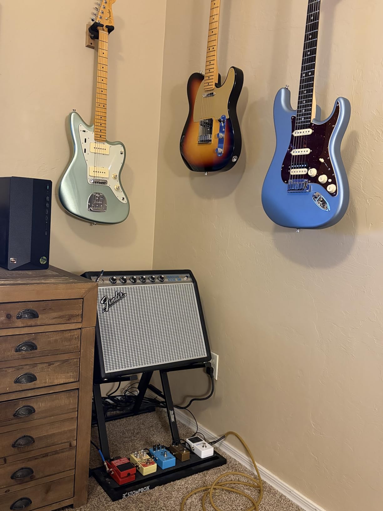 On-Stage RS7000 Tilt-Back Amp Stand (for Angling and Elevating Guitar Combo Amplifiers and Extension Speakers, Steel Construction, Up to 150LBs, Adjustable Height 17–24”, Portable, Folding, Black) customer photo 1