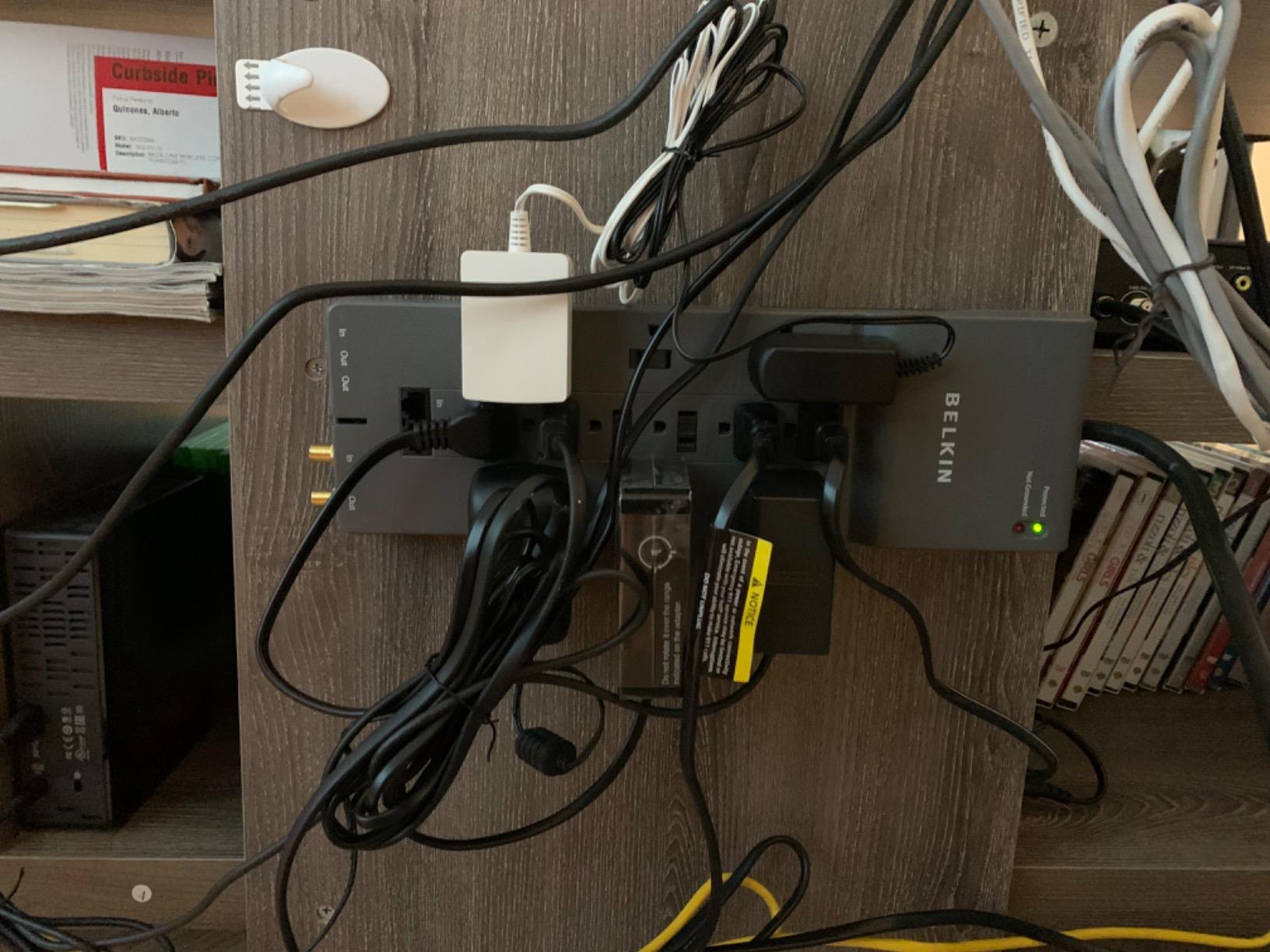 Belkin Power Strip Surge Protector with 12 AC Multiple Outlets, 10 ft Long Flat Plug Heavy Duty Extension Cord for Home, Office, Travel, Computer Desktop, Laptop & Phone Charging Bricks (4,156 Joules) customer photo 2