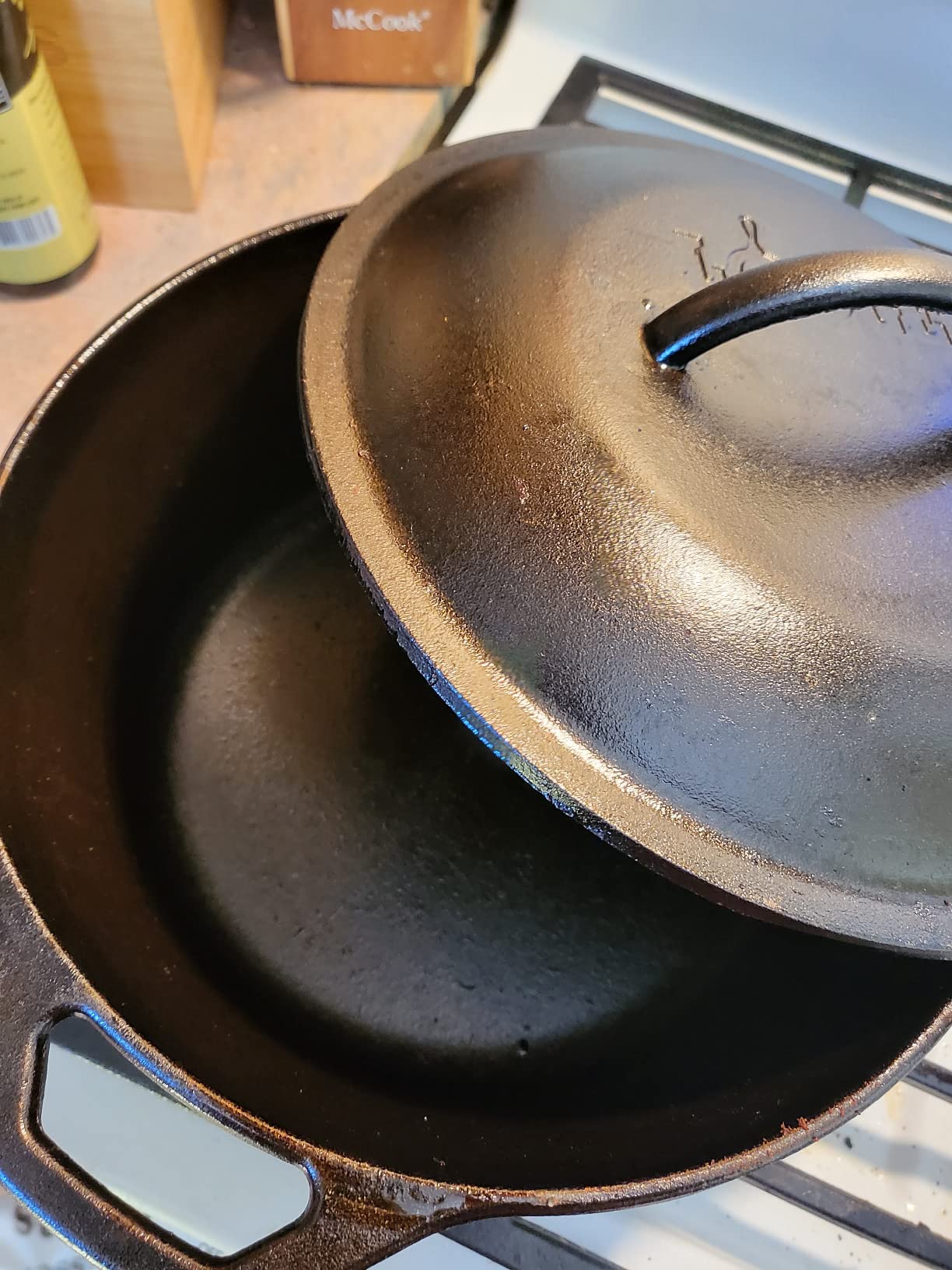 Lodge Cast Iron Dutch Oven with Loop Handle, Oven-Safe, 7 Quart customer photo 2
