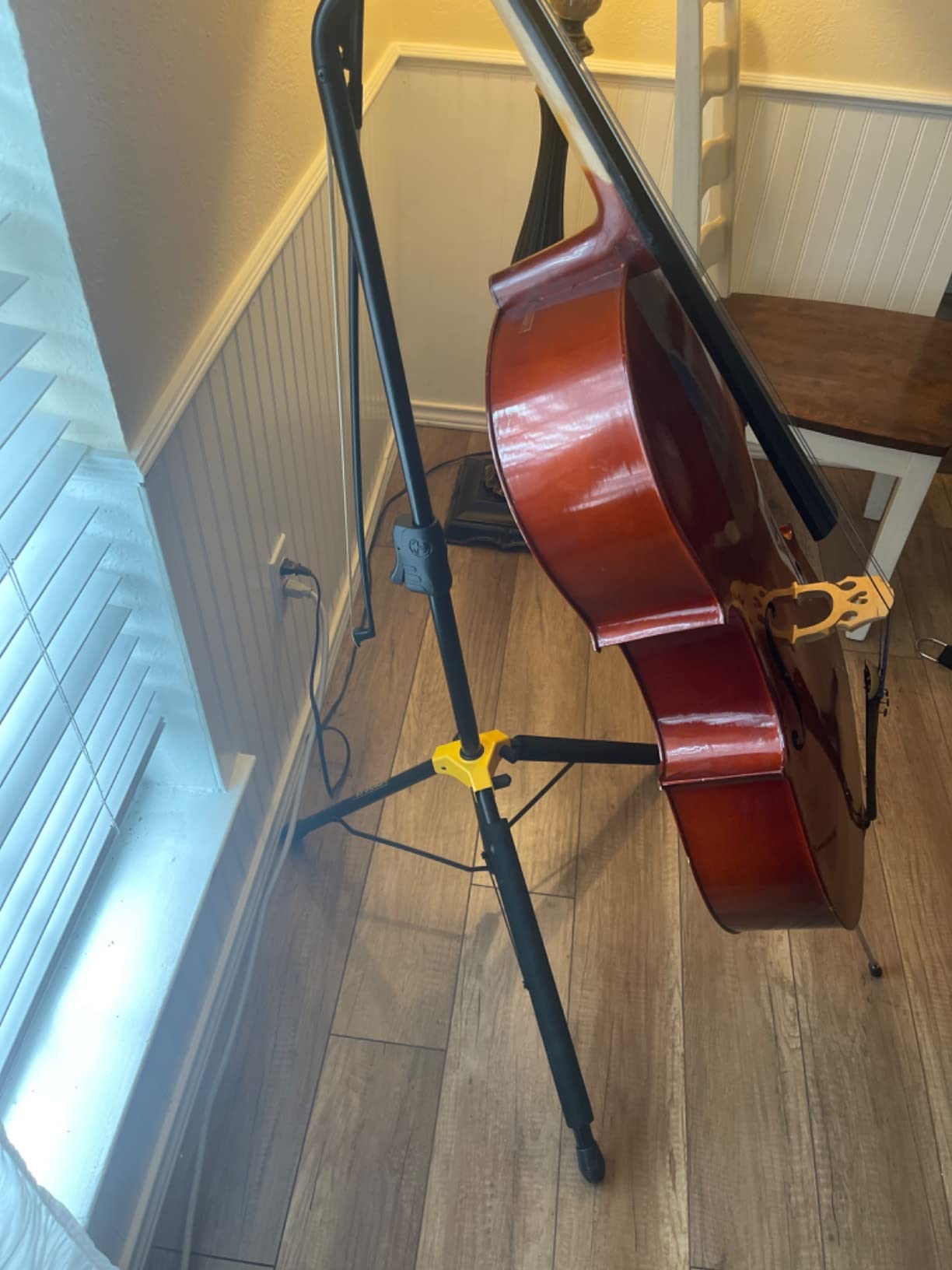 Hercules DS580B Auto Grip Cello Stand customer photo 2