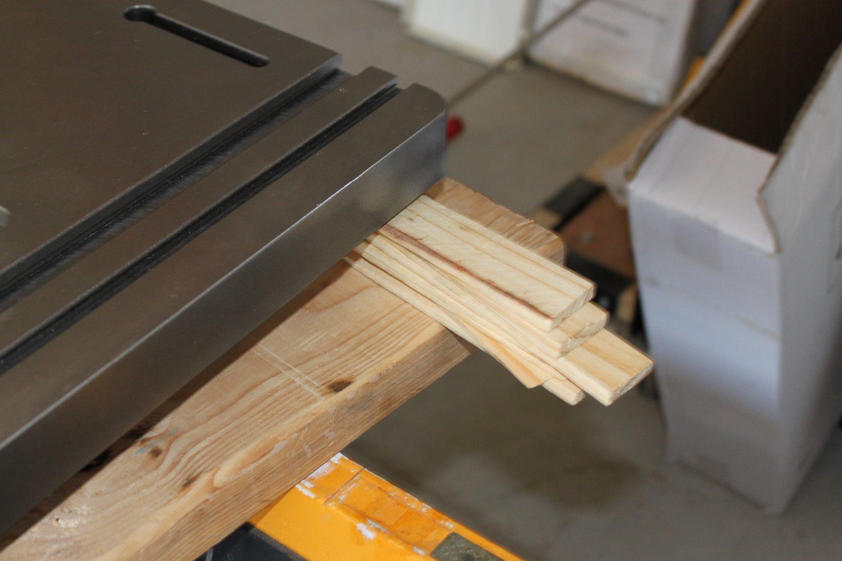 Rockler Router Table w/ 28” ProFence and Plate, Cast Iron Top (40-120) customer photo 2