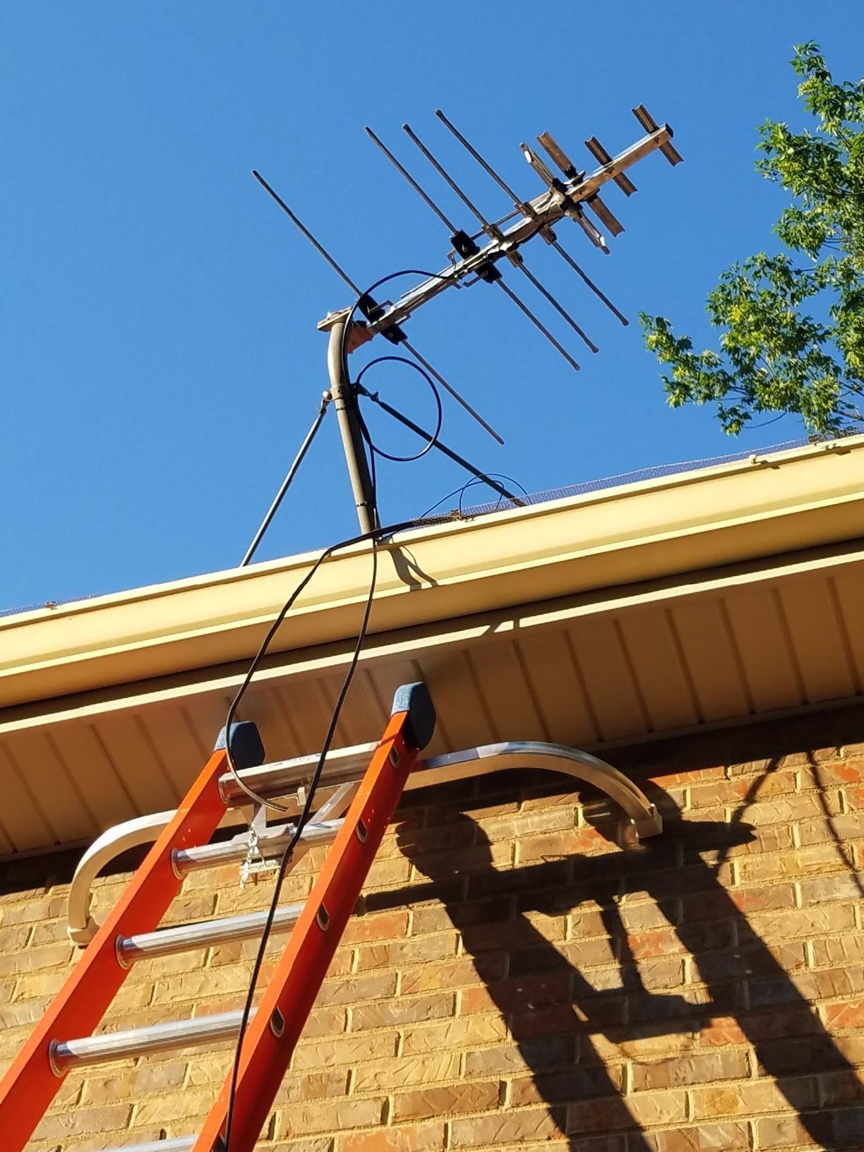 RCA Compact Outdoor or Attic Yagi HD TV Antenna with Super Long 75 Mile Range – Digital OTA Antenna for Clear VHF & UHF Reception, NexGenTV ™ Compatible, Supports 4K/8K 1080p TVs customer photo 2