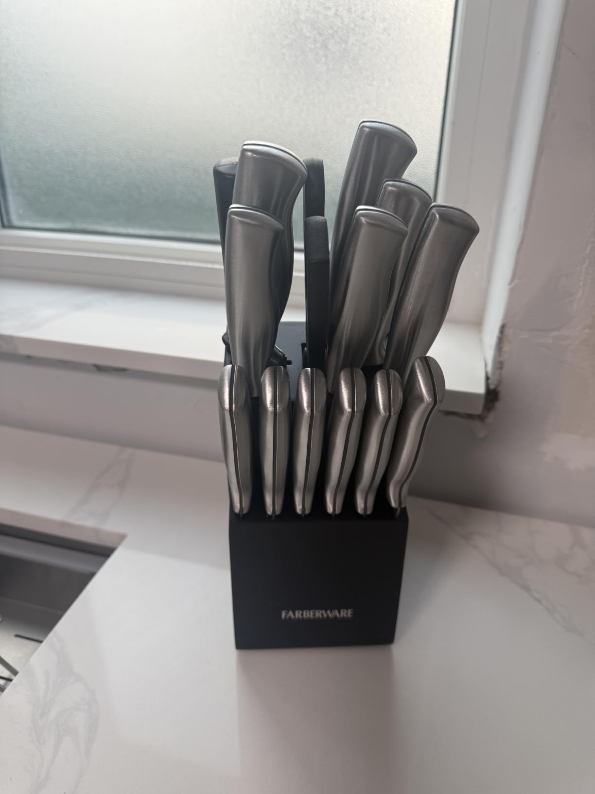 Farberware 15-Piece Kitchen Knife Set, High-Carbon Stainless Steel Blades with Wood Block, Steak Knives, Sharpening Tool & All-Purpose Shears, Razor Sharp, Ergonomic Stainless Steel Handles customer photo 2