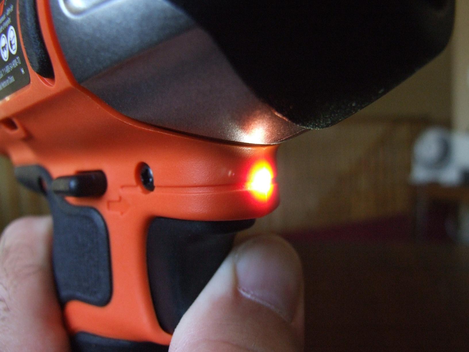 BLACK+DECKER 20V MAX* POWERCONNECT 1/4 in. Cordless Impact Driver Kit (BDCI20C) customer photo 2
