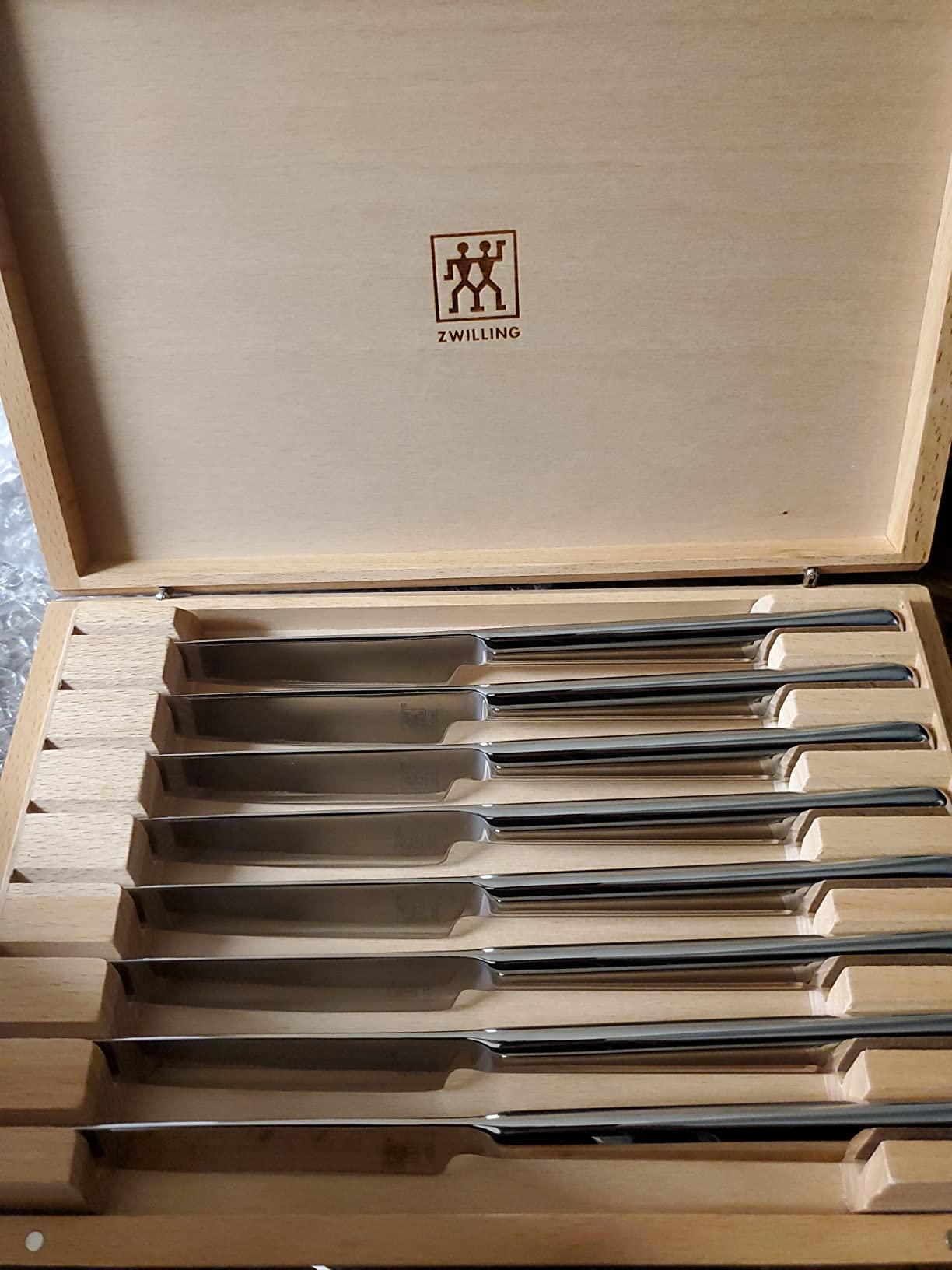 Zwilling Ultra-Sharp Steak Knives Set of 8 with Wood Gift Box customer photo 1