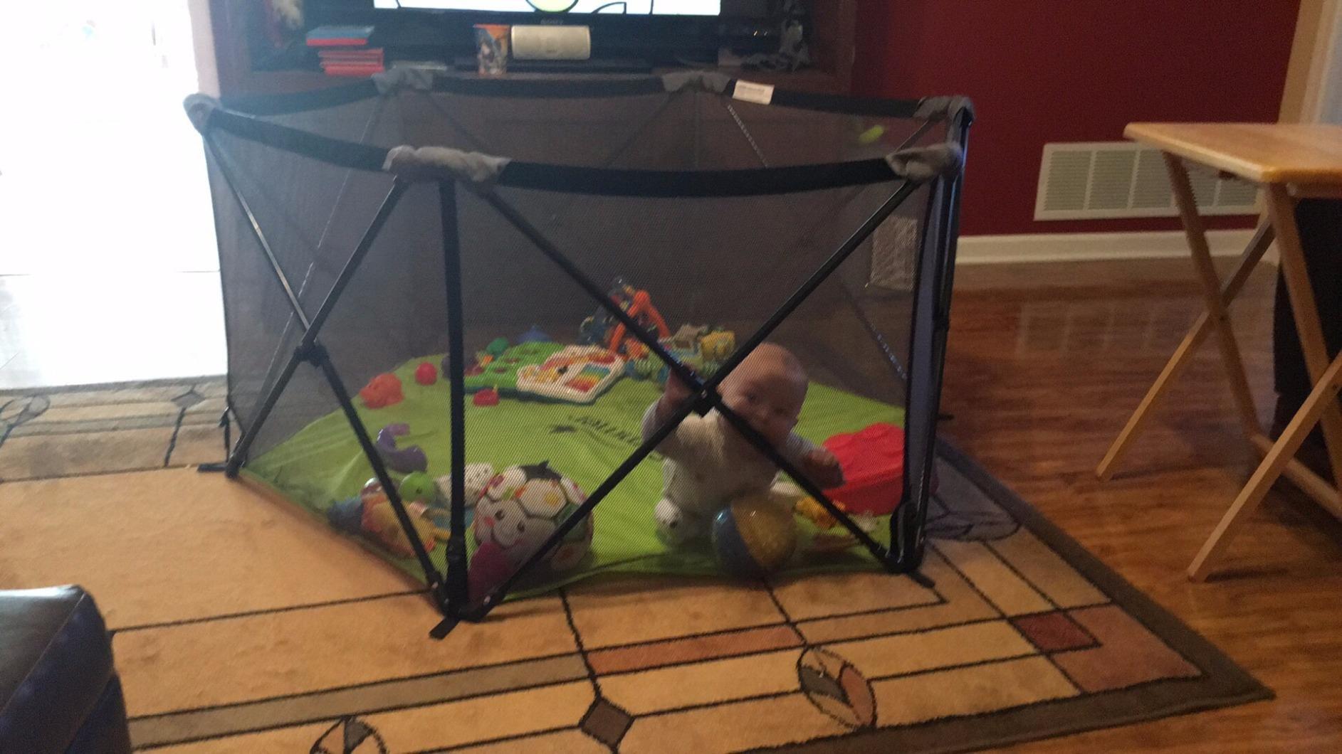 Bright Starts Pop ‘N Play Indoor/Outdoor Playard, Portable Playpen for Babies and Toddlers, Unisex, Easy Compact Fold customer photo 2