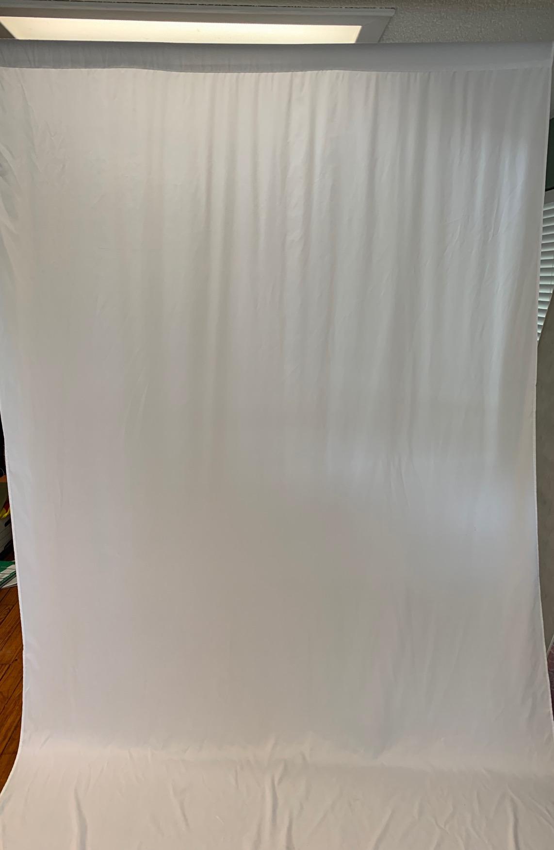 NEEWER 6x9 feet/1.8x2.8m Photo Studio 100% Pure Polyester Collapsible Backdrop Background for Photography, Video and Television (Backdrop Only) - White customer photo 1