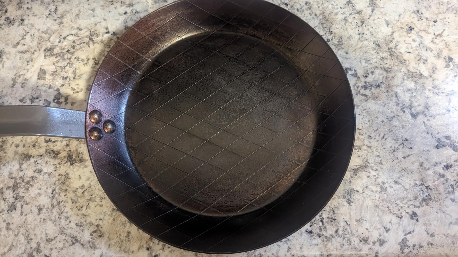 de Buyer MINERAL B Carbon Steel Steak Pan - 11” Diameter, 8.4” Cooking Surface - Ideal for Searing & Browning Meat - Naturally Non-Stick Finish - Made in France customer photo 1