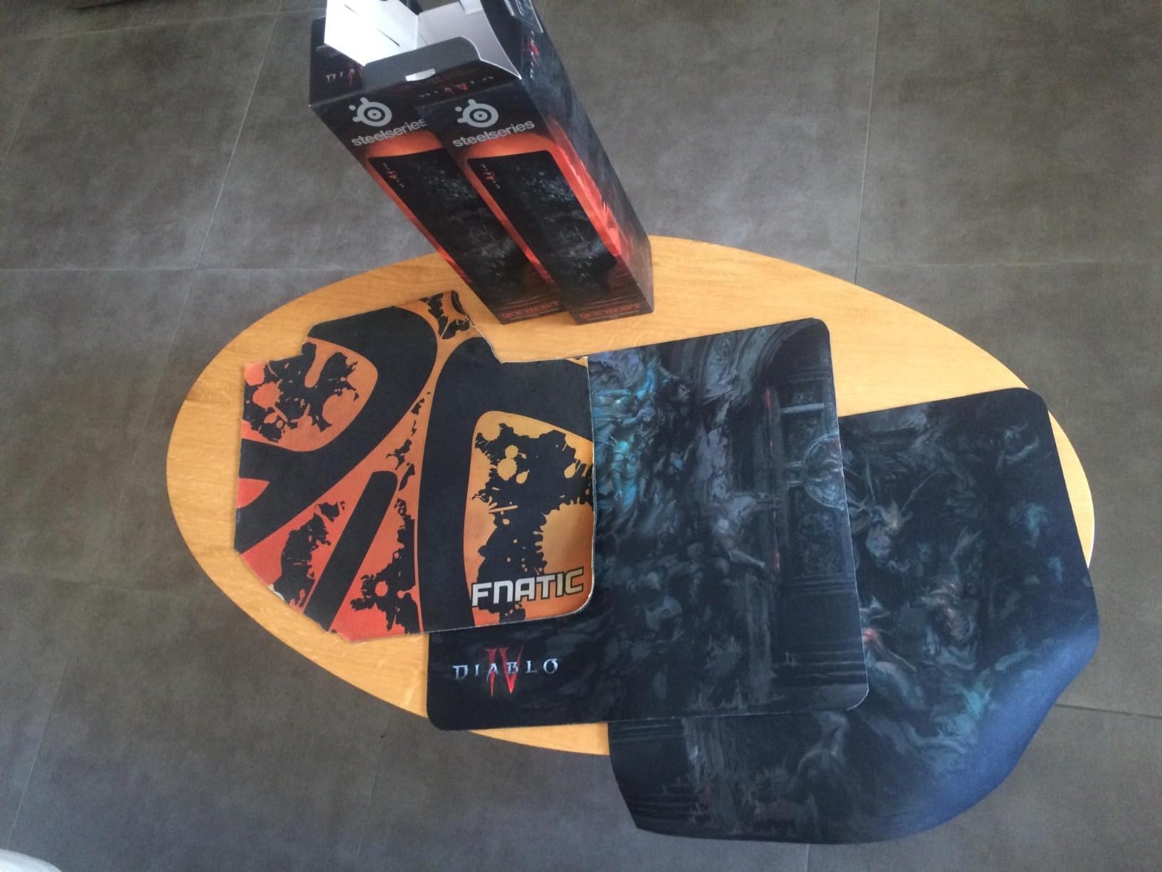 SteelSeries QcK Gaming Mouse Pad - XXL Thick Cloth - Sized to Cover Desks customer photo 2