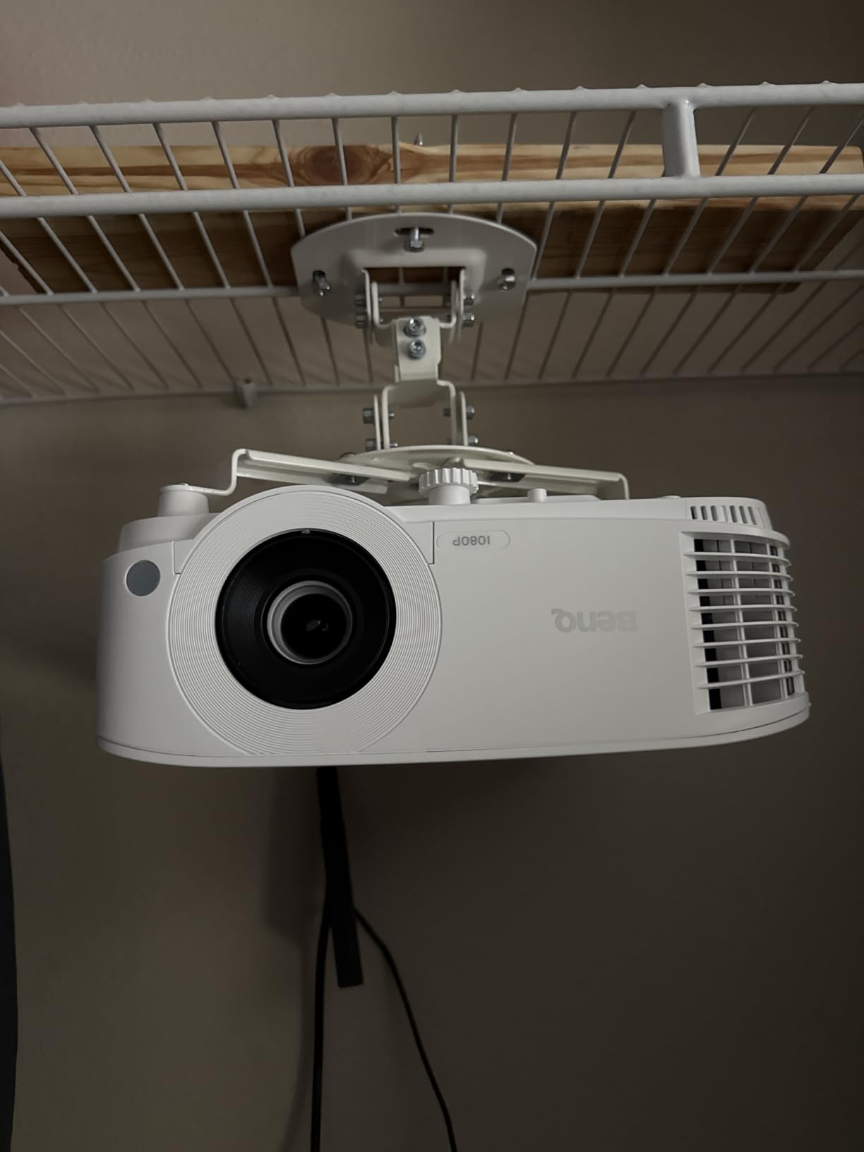 VIVO Black Adjustable Ceiling Projector Mount, MOUNT-VP01B customer photo 1