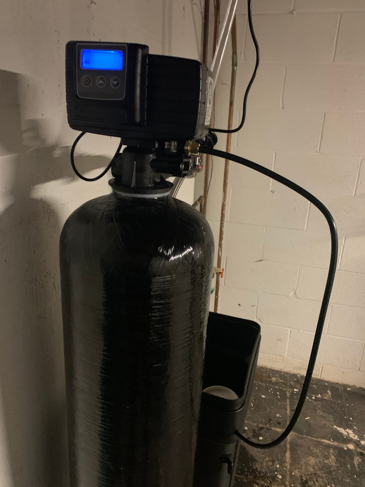 Fleck 5600 SXT Whole House Water Softener, 48,000 Grains, Black | Ships Loaded With Resin In Tank customer photo 1