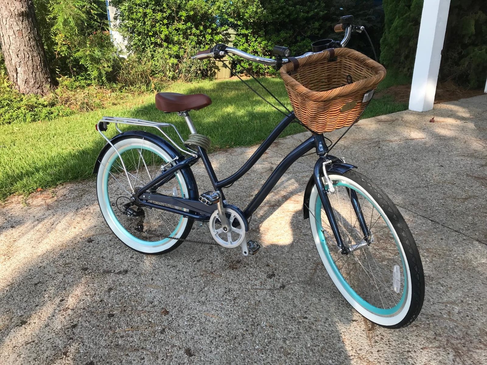 sixthreezero EVRYjourney Women's Beach Cruiser Bike, Step-Through Touring Hybrid Bicycle customer photo 2