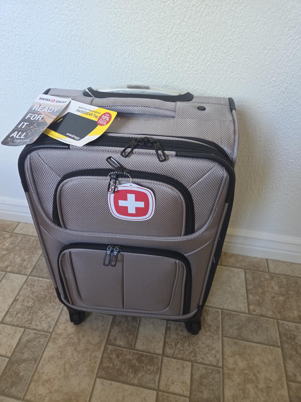 SwissGear Sion Carry-On Spinner Luggage, Softside Expandable, Lightweight Suitcase, Dark Grey, 22.75-Inch customer photo 2
