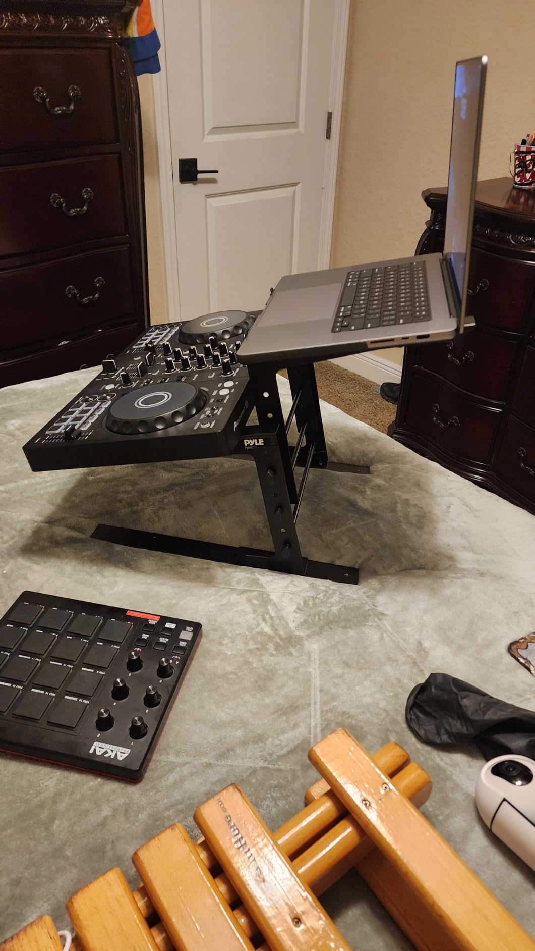 Pyle Portable Dual Laptop Stand - Standing Table with Adjustable Height, Ergonomic Design & Anti-Slip Prongs for DJ Mixer, Sound Equipment, Workstation, Gaming & Home Use - PLPTS38, Black customer photo 2