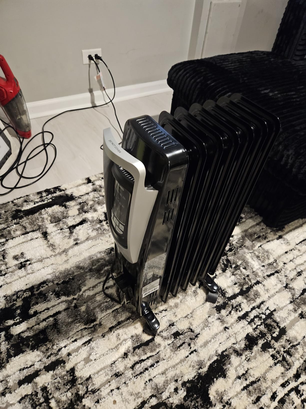 PELONIS Radiator Heater for indoor use Large Room with Remote, Thermostat & LED Display, Quiet Oil Filled Heater with 5 Temperature Settings, Overheat & Tip-Over Protection, Silver customer photo 1