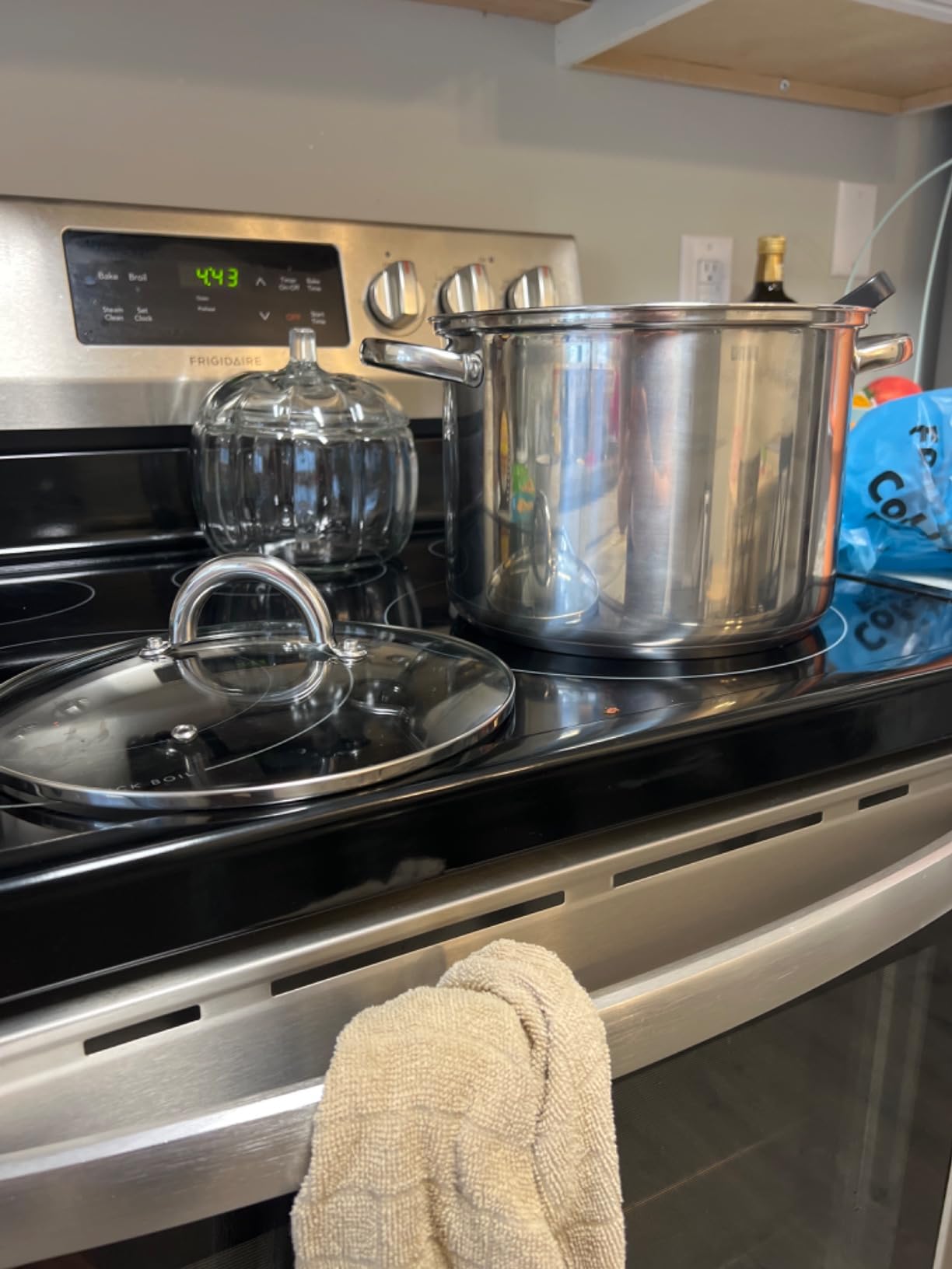 Cook N Home Basics 16 Quart Stainless Steel Stock Pot with Lid, Cooking Pot for Pasta, Soup, Sturdy Handle, Large Stockpot with Even Heating, Oven & Dishwasher Safe, Cookware for Canning, Boiling customer photo 1