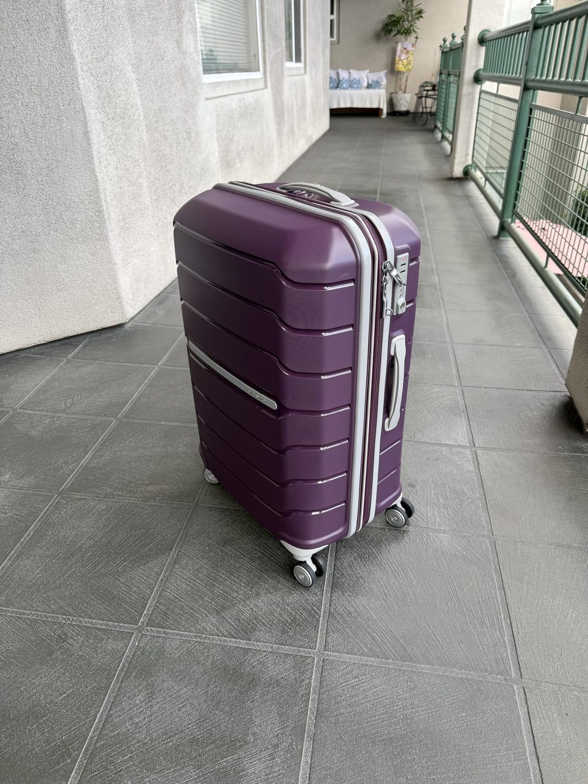 Samsonite Freeform 2-Piece Luggage Set - Carry-On & Large Checked Luggage with Dual Spinner Wheels - Durable Polypropylene Hardshell - TSA Lock, Airline-Approved - Expandable Hard Shell – Black customer photo 1